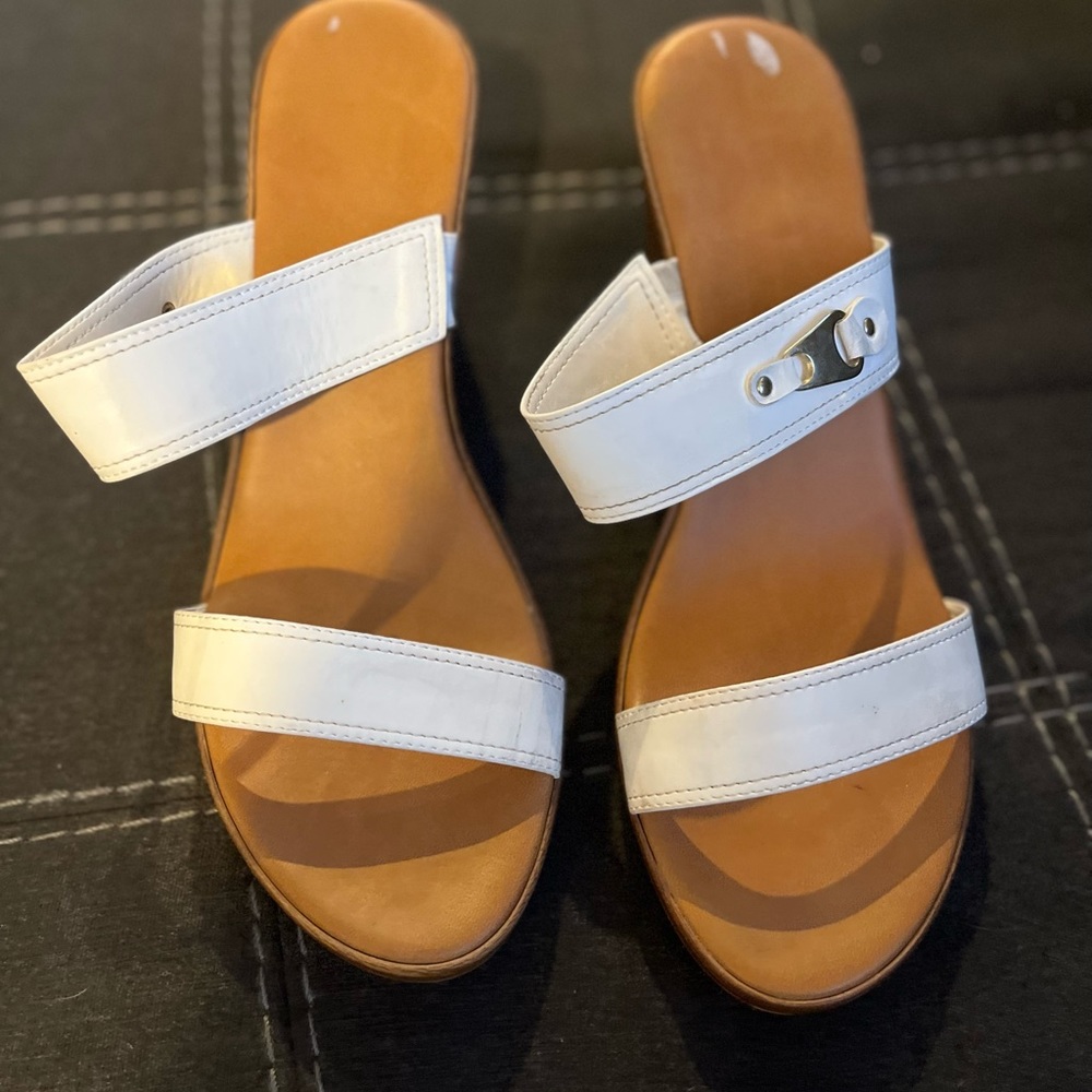 Super comfy wedges.